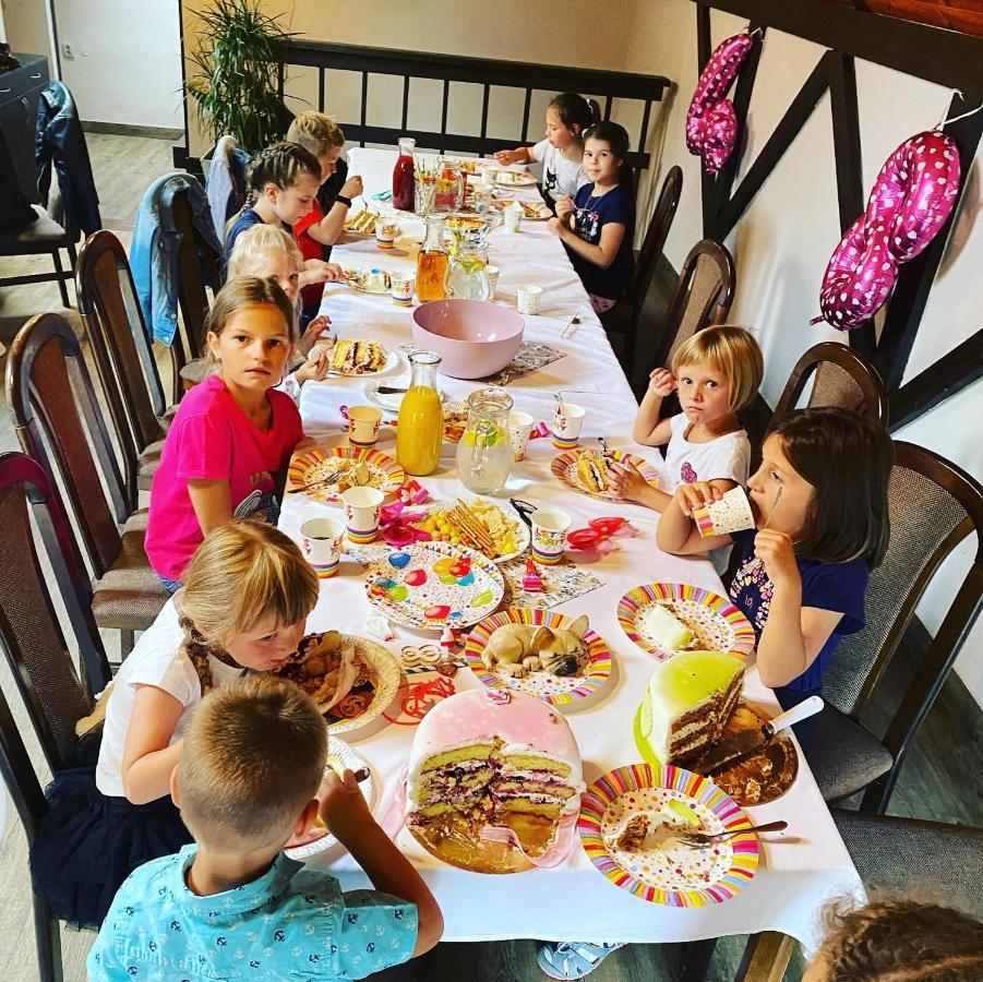 Penzion & Restaurace U Vily Sezimovo Usti ภายนอก รูปภาพ