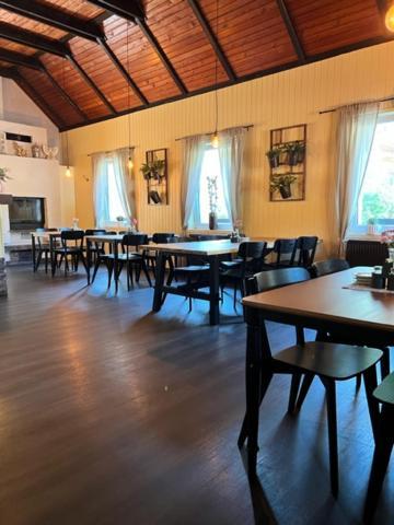 Penzion & Restaurace U Vily Sezimovo Usti ภายนอก รูปภาพ