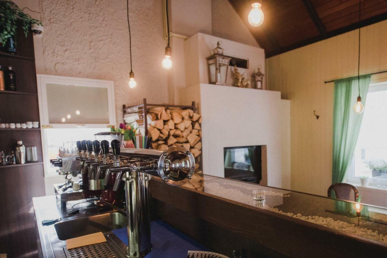 Penzion & Restaurace U Vily Sezimovo Usti ภายนอก รูปภาพ